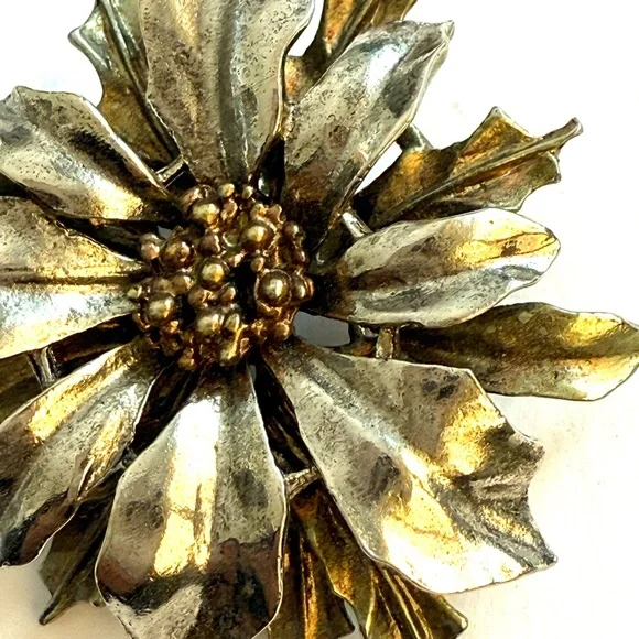 Silver and Gold Floral Brooch - Picture 4 of 9